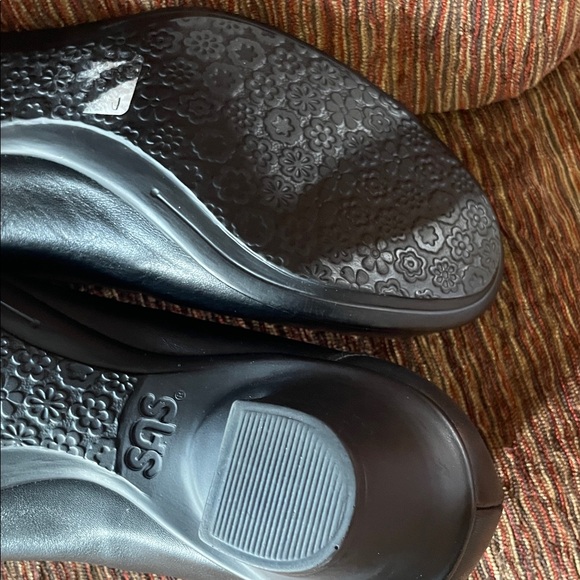 SAS Women's Black Chiunky Pumps- 1 1/4 Inch Heels. NWOT. Size 7WW. - Picture 11 of 12